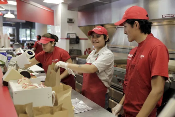 Rejoignez Five Guys : une aventure savoureuse vous attend !
